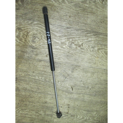  Амортизатор крышки багажника (3-5 двери) к  Volkswagen  Golf,  1996