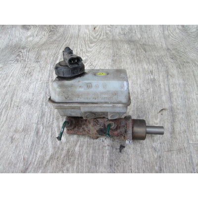  Цилиндр тормозной главный к  Renault  Laguna,  1996