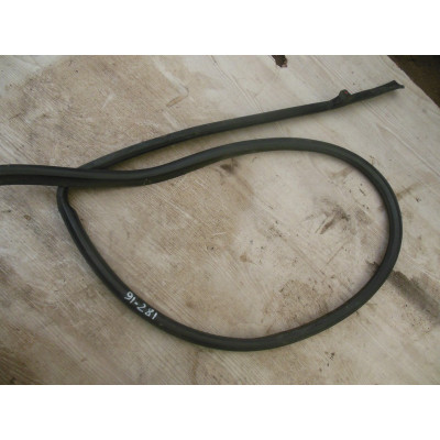  Уплотнитель к  Nissan  Primera,  1998