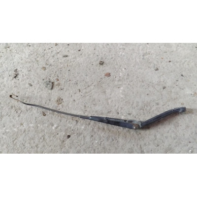  Щеткодержатель (поводок стеклоочистителя, дворник) к  Nissan  Primera,  1997