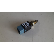  Датчик педали тормоза (лягушка) к  Nissan  Sunny,  1993