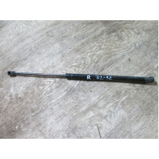  Амортизатор капота к  Volkswagen  Golf,  1995