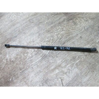  Амортизатор капота к  Volkswagen  Golf,  1995