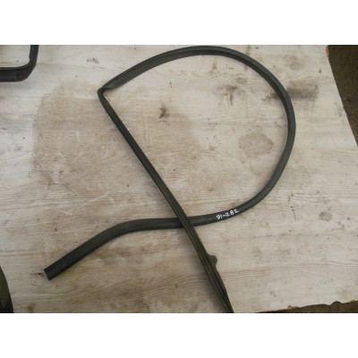 Уплотнитель к  Nissan  Primera,  1998