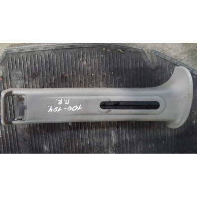  Обшивка стойки центральной правой к  Dodge  Grand Caravan,  2002