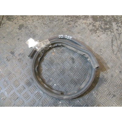  Уплотнитель капота к  Alfa Romeo  146,  1999