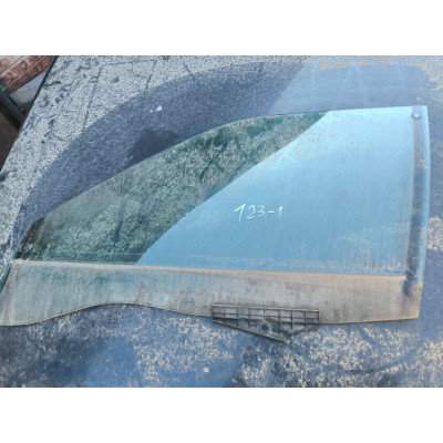  Стекло двери передней левой к  Audi  80,  1990