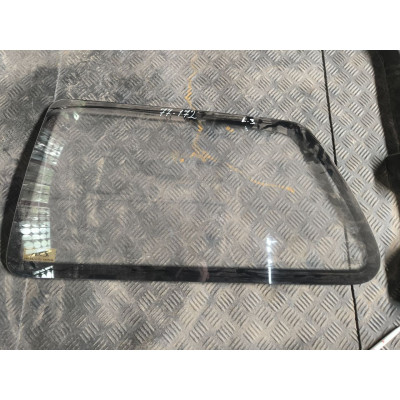  Стекло кузовное боковое левое к  Volkswagen  Golf,  1996