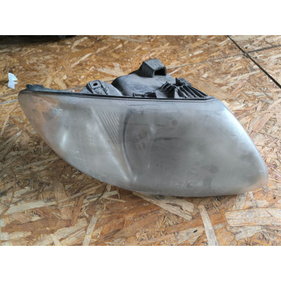  Фара правая к  Dodge  Caravan,  2003