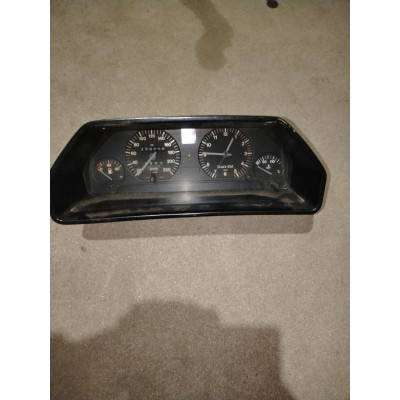  Щиток приборов (приборная панель) к  Audi  100,  1985