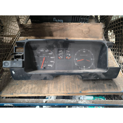 Щиток приборов (приборная панель) к  Audi  80,  1985
