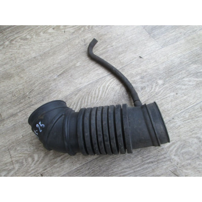 Патрубок воздушного фильтра к  Mitsubishi  Galant,  0000