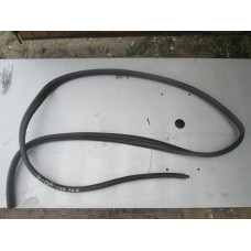  Уплотнитель двери задней левой к  Renault  Megane,  1999