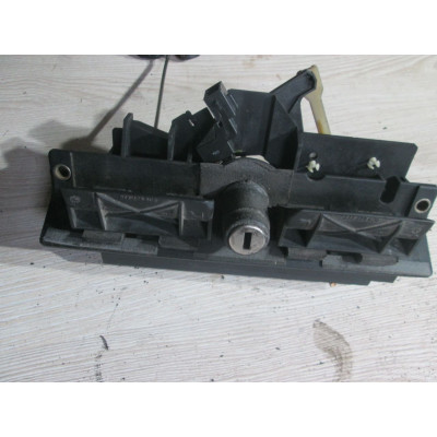  Замок багажника к  Audi  A4,  1997