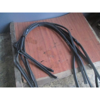  Уплотнитель к  Mitsubishi  Galant,  1995