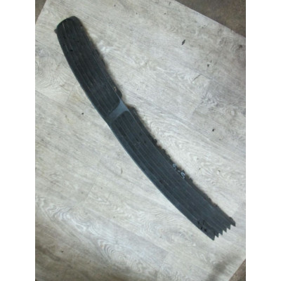  Заглушка (решетка) в бампер передний к  Volkswagen  Passat,  1998