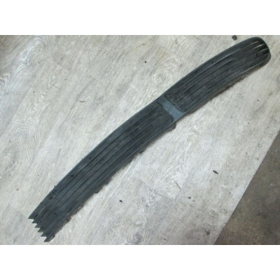  Заглушка (решетка) в бампер к  Volkswagen  Passat,  1998