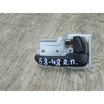  Ручка внутренняя задняя правая к  Mazda  323,  1997