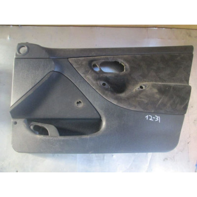 Обшивка двери передней правой (дверная карта) к  Ford  Mondeo,  1995