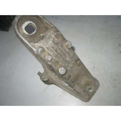 Кронштейн двигателя к  Audi  100,  1985