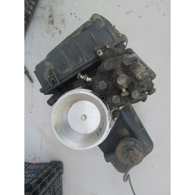  Распределитель впрыска (инжектор) к  Audi  100,  1985