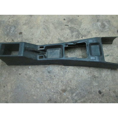 Консоль салона (кулисная часть) к  Nissan  Primera,  1993