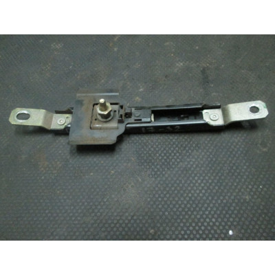 Механизм регулировки высоты ремня безопасности к  Nissan  Primera,  1993