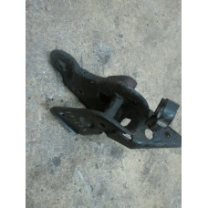  Кронштейн к  Nissan  Primera,  1993