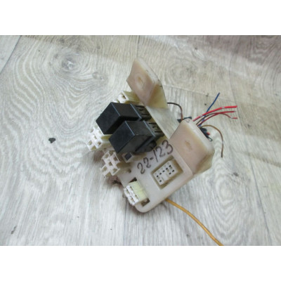 Блок реле к  Mitsubishi  Lancer,  1994