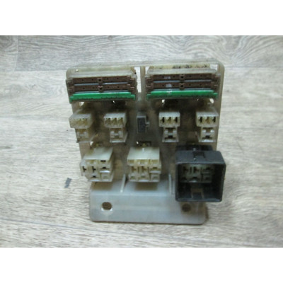 Блок предохранителей к  Mitsubishi  Carisma,  1998