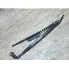  Щеткодержатель (поводок стеклоочистителя, дворник) к  Audi  A8,  1997