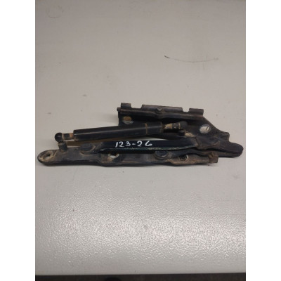 Петля крышки багажника к  Audi  80,  1990