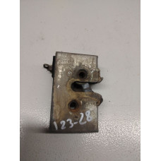  Замок двери передней левой к  Audi  80,  1990