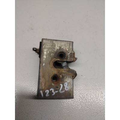  Замок двери передней левой к  Audi  80,  1990