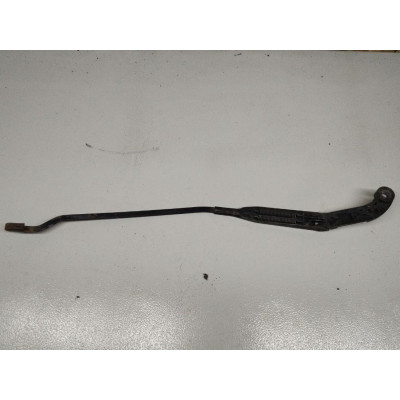  Щеткодержатель (поводок стеклоочистителя, дворник) к  Audi  80,  1990