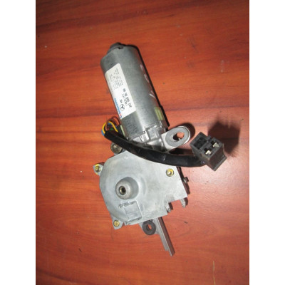 Двигатель электролюка к  Mercedes  C W202,  1998