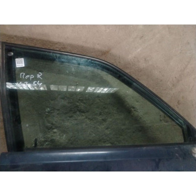 Стекло двери передней правой к  Audi  80,  1990