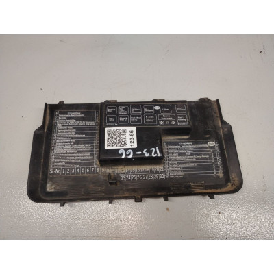 Крышка блока предохранителей к  Audi  80,  1990