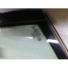  Стекло кузовное боковое правое к  Audi  80,  1990