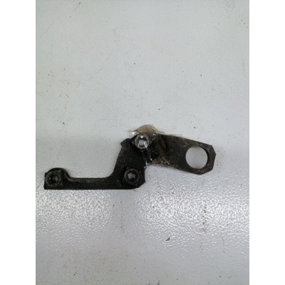 Кронштейн к  Audi  80,  1990