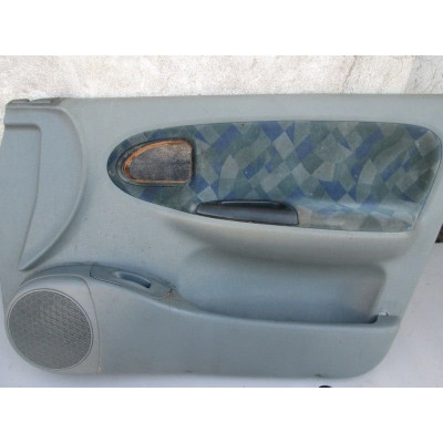 Обшивка двери передней правой (дверная карта) к  Renault  Megane,  1999