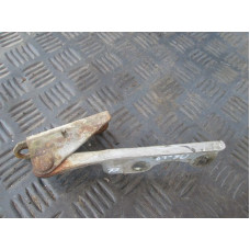  Петля капота правая к  Mitsubishi  Galant,  1998