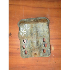  Кронштейн крепления бампера переднего к  Audi  100,  1985