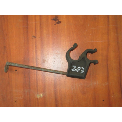 Кронштейн к  Audi  100,  1985