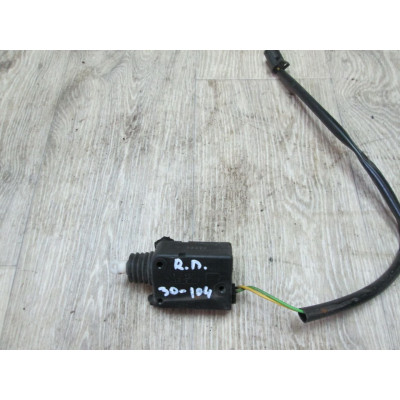 Активатор (привод) замка двери к  Volvo  440,  1996