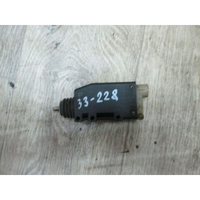 Активатор (привод) замка двери к  Opel  Omega,  1996