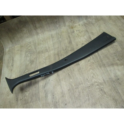 Обшивка стойки центральной правой к  Ford  Escort,  1998