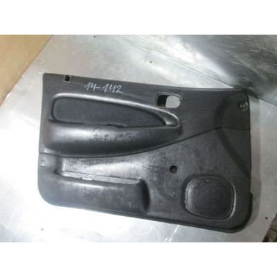 Обшивка двери передней левой (дверная карта) к  Mazda  323,  1997