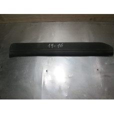  Накладка на порог внутренняя передняя левая к  Mazda  323,  1997