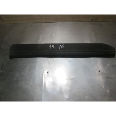 Накладка на порог внутренняя передняя левая к  Mazda  323,  1997